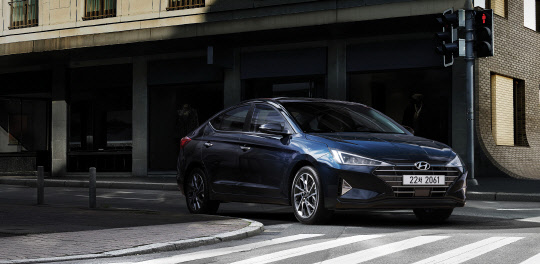 현대자동차 더 뉴 아반떼 전측면.  현대차 제공